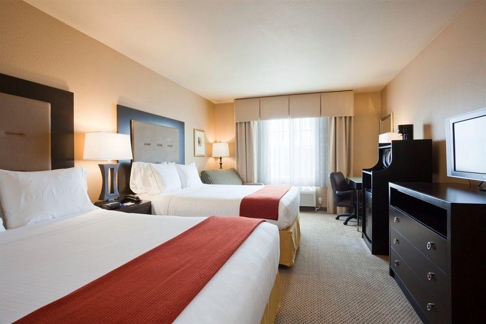 Holiday Inn Express Hotels & Suites Cuero By Ihg Exterior photo